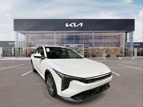 New 2025 Kia K4 LX image 2