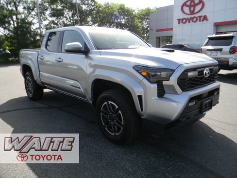 Used 2025 Toyota Tacoma TRD Sport AWD/4WD image 1