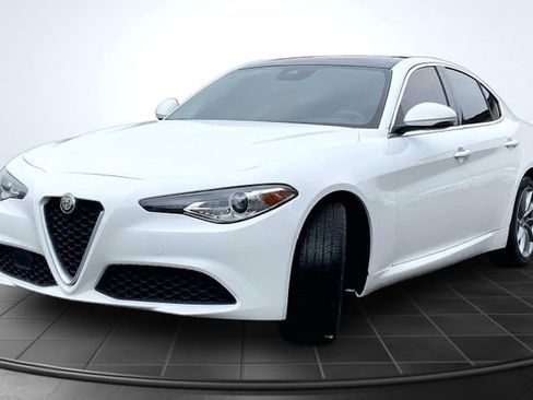 Used 2021 Alfa Romeo Giulia Sprint w/ Sun & Sound Package AWD/4WD image 4