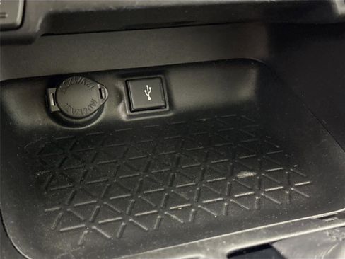 Used 2020 Toyota RAV4 XLE w/ Convenience Package image 25