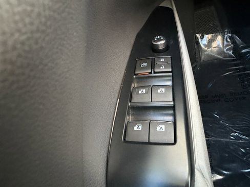 Used 2020 Toyota Camry XLE image 24