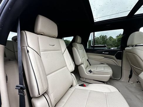 Used 2024 Cadillac Escalade Premium Luxury AWD/4WD image 38
