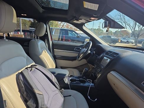 Used 2018 Ford Explorer XLT w/ Equipment Group 202A image 12