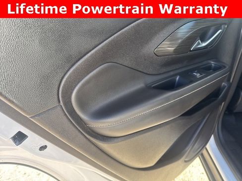 Used 2024 GMC Terrain SLT image 23