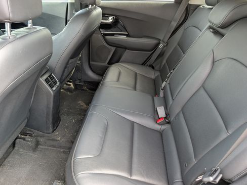 Used 2022 Kia Niro EX Premium FWD image 14