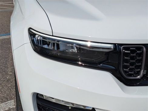 New 2025 Jeep Grand Cherokee Summit image 9