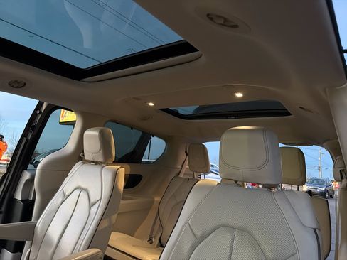 Used 2017 Chrysler Pacifica Limited w/ UConnect Theater Package image 21