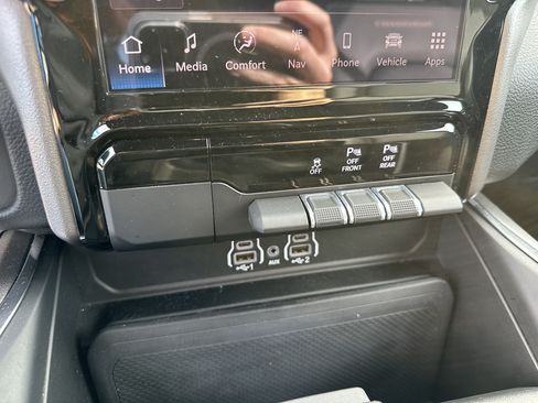 Used 2026 RAM 1500 Laramie AWD/4WD image 22