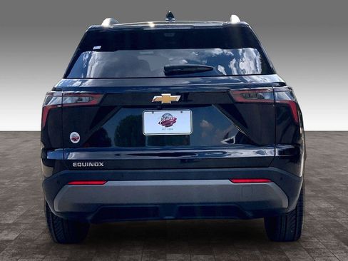 Used 2025 Chevrolet Equinox LT w/ Convenience Package II FWD image 4
