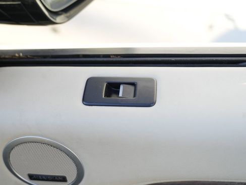 Used 2018 Land Rover Discovery HSE AWD/4WD image 35