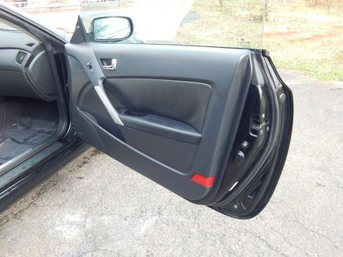 Used 2010 Hyundai Genesis 3.8 image 17