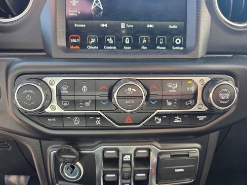 Used 2022 Jeep Wrangler Unlimited Sahara w/ LED Lighting Group image 17