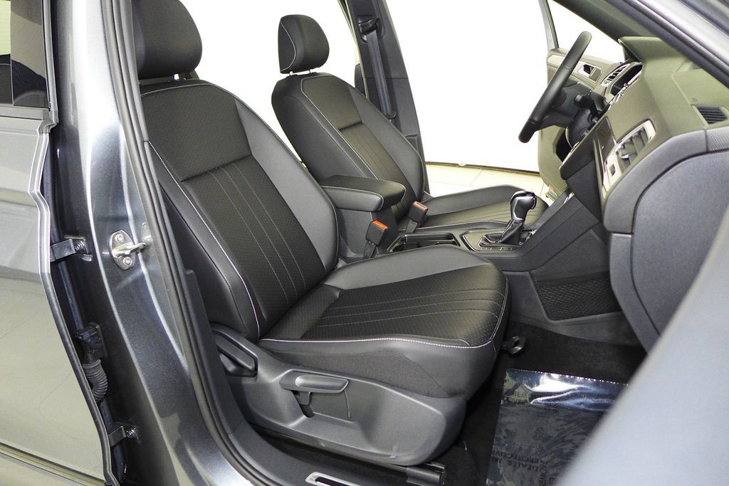 Used 2024 Volkswagen Tiguan SE R-Line FWD image 17
