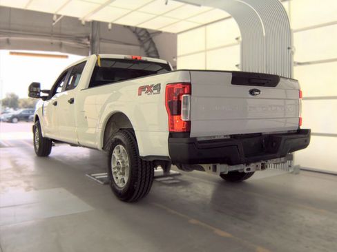 Used 2018 Ford F250 XL w/ Power Equipment Group RWD image 3