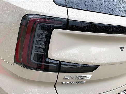 Used 2025 Volvo EX90 Ultra AWD/4WD image 41