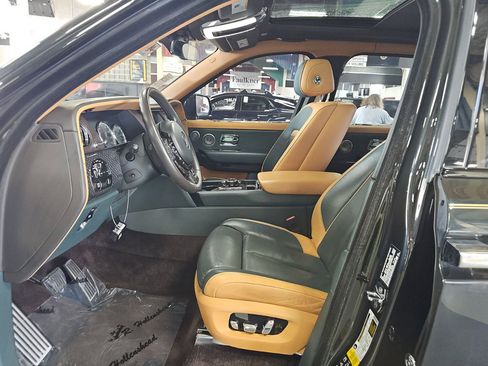 Used 2022 Rolls-Royce Cullinan Black Badge w/ Dark Exterior Package AWD/4WD image 4