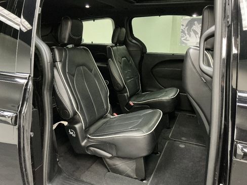 Used 2024 Chrysler Pacifica Limited w/ S Appearance Package AWD/4WD image 28