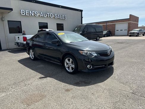 Used 2014 Toyota Camry SE FWD image 4