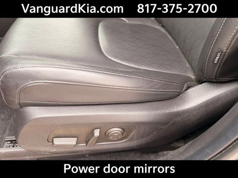 Used 2025 Kia Carnival FWD image 15