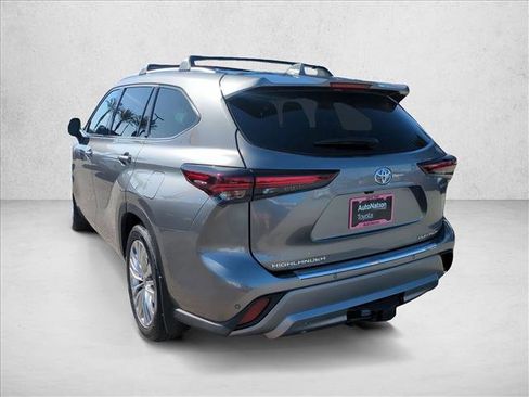 New 2026 Toyota Highlander Platinum image 9