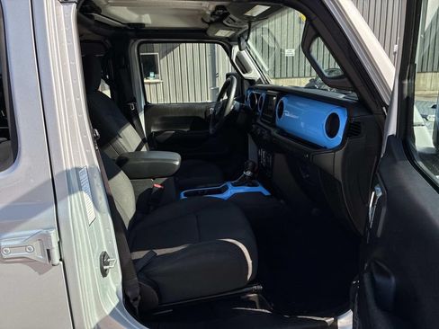Used 2023 Jeep Wrangler Unlimited AWD/4WD image 9