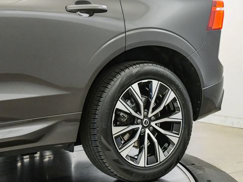 Certified 2025 Volvo XC60 B5 Core AWD/4WD image 11