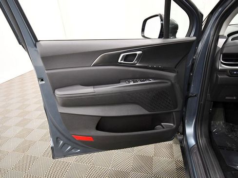 Certified 2026 Kia Carnival SX w/ SX Dark Edition Package FWD image 14