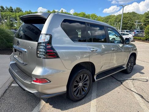 Used 2023 Lexus GX 460 Premium w/ Accessory Package AWD/4WD image 2