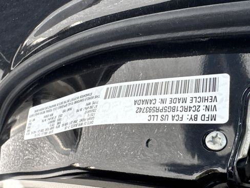 Used 2023 Chrysler Pacifica Touring-L FWD image 35
