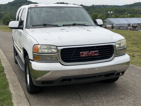 Used 2004 GMC Yukon SLE AWD/4WD image 3