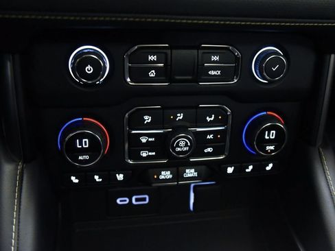 Used 2023 Chevrolet Tahoe Premier AWD/4WD image 37