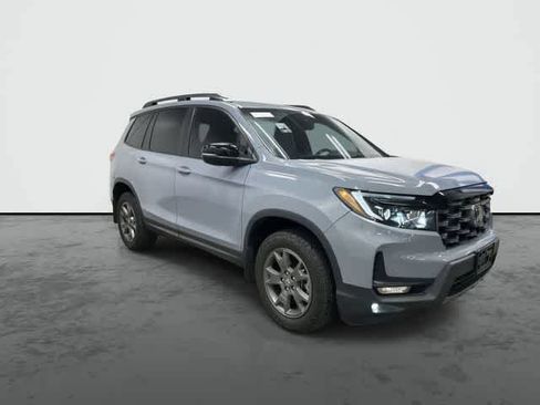 Certified 2025 Honda Passport TrailSport image 5