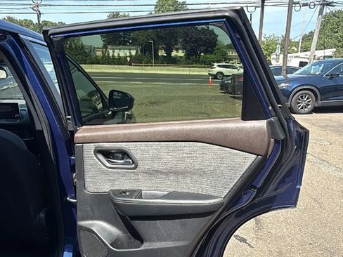 Used 2023 Nissan Rogue SV image 15