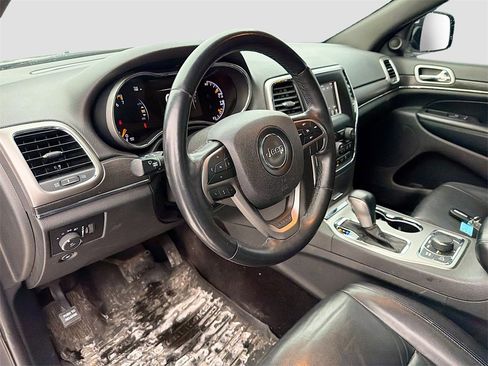 Used 2018 Jeep Grand Cherokee Limited image 9