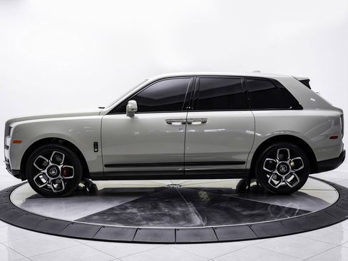 Used 2022 Rolls-Royce Cullinan Black Badge AWD/4WD image 13