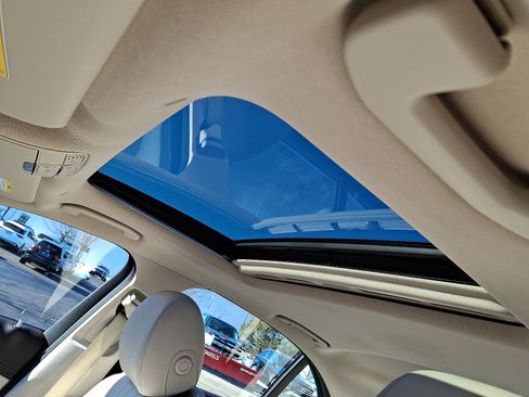 Used 2017 Mercedes-Benz E 300 4MATIC image 14