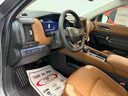 New 2026 Nissan Pathfinder Platinum image 13