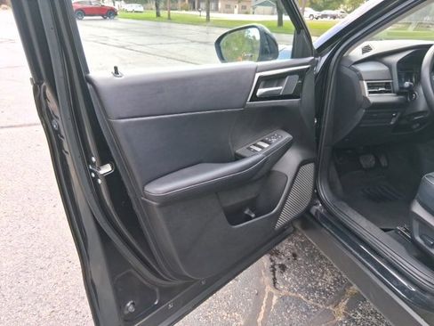 Used 2024 Mitsubishi Outlander image 8