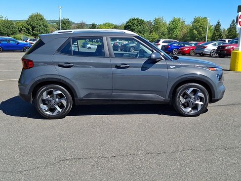 Used 2024 Hyundai Venue SEL FWD image 7