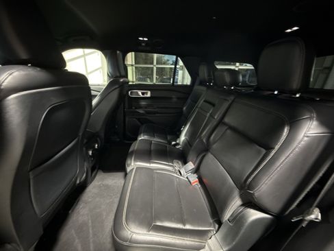 Used 2020 Ford Explorer XLT w/ Equipment Group 202A AWD/4WD image 25