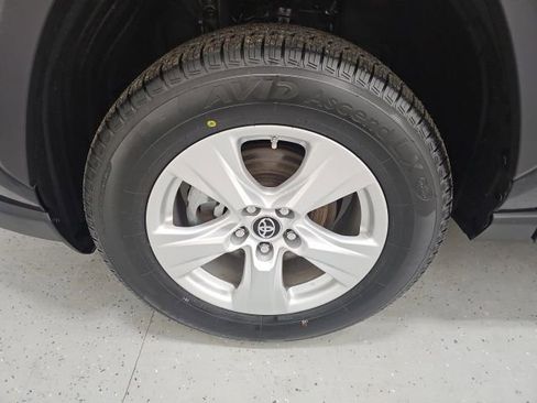Used 2021 Toyota RAV4 LE image 10