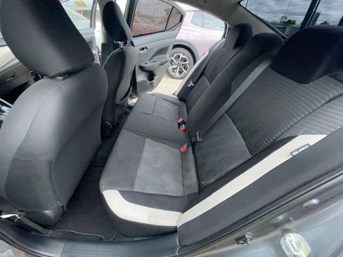 Used 2021 Nissan Versa SV FWD image 4
