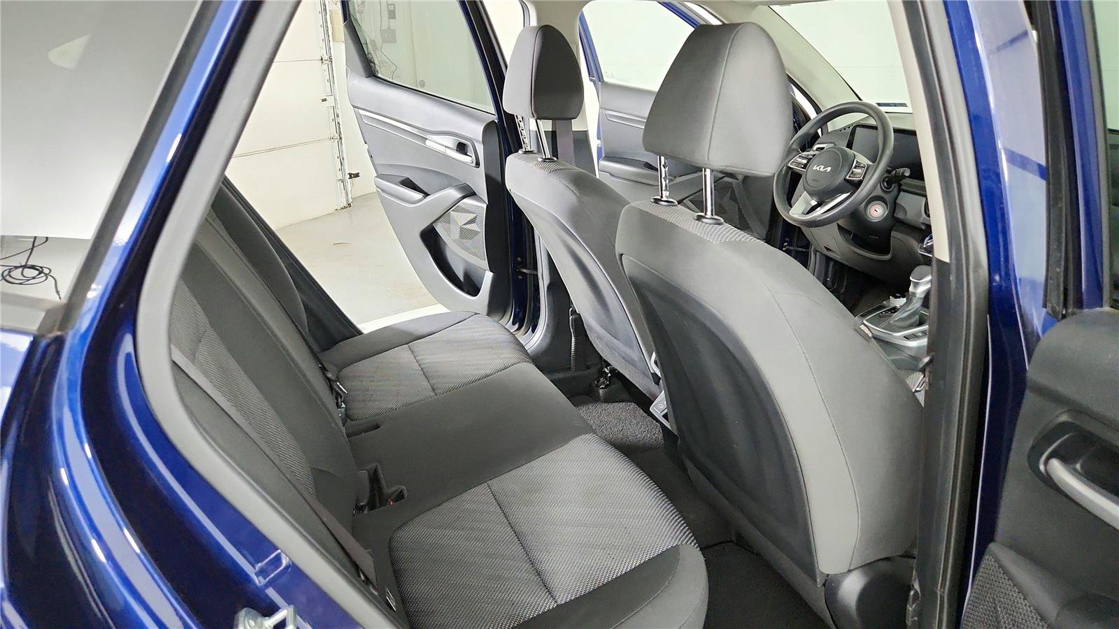 Used 2025 Kia Seltos LX AWD/4WD image 25
