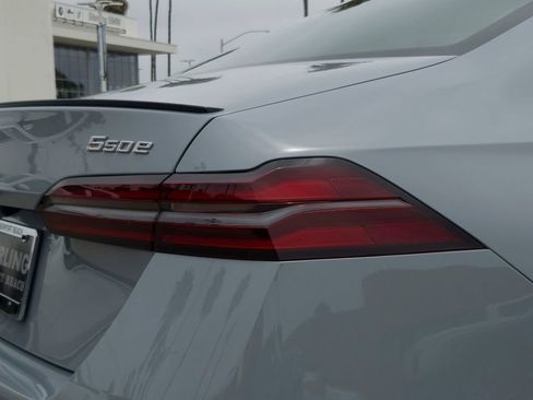 New 2027 BMW 550e xDrive w/ Executive Package AWD/4WD image 5