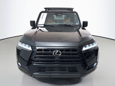 Used 2024 Lexus GX 550 w/ Cold Area Package AWD/4WD image 2