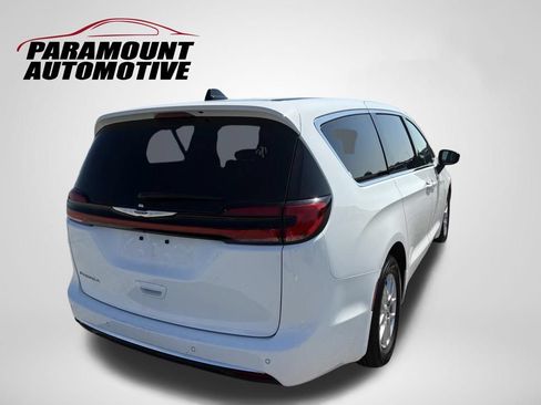Used 2025 Chrysler Pacifica Select FWD image 5