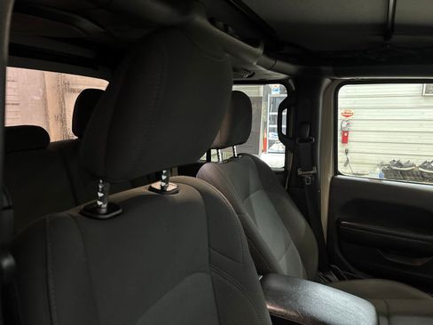 Used 2022 Jeep Gladiator Sport AWD/4WD image 26