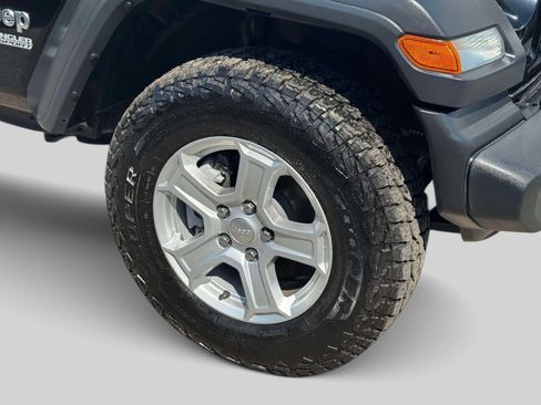 Used 2018 Jeep Wrangler Sport AWD/4WD image 8