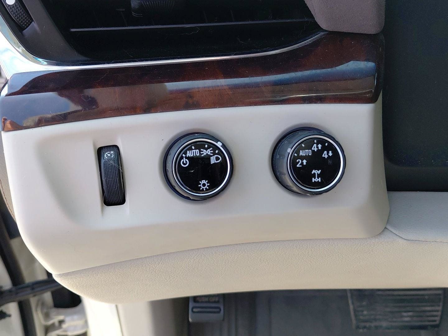 Used 2015 Cadillac Escalade Luxury AWD/4WD image 31
