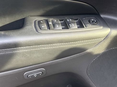 Used 2019 Jeep Grand Cherokee Limited w/ Luxury Group II AWD/4WD image 18
